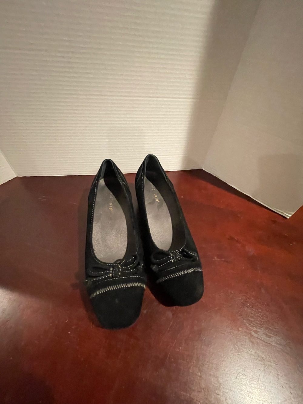 New David Tate Black Women's Suede low heal w/ bow Classic Everyday Style 7.5WW